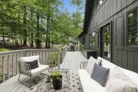 Charming, updated Cabin in The Hideout