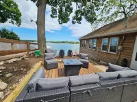 Tichigan Lake House - Pontoon Boat & Fire Pit - Dog Friendly - Newly Renovated -  Habitaciones en casas particulares