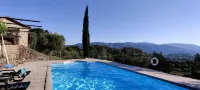 Renovated farmhouse in idyllic rural setting with pool and magnificent views -  case vacanza in affitto
