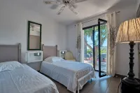 400m from the sea, Villa with splendid sea view, heated infinity pool - Ocean View