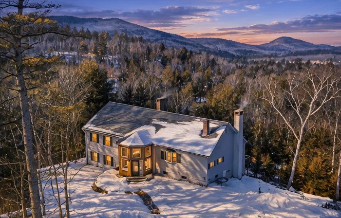 Mountainside Home In North Conway. Incredible Views, Hot Tub, Pets Allowed