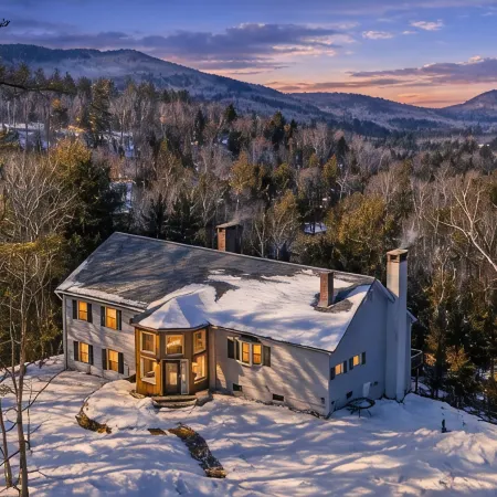 Mountainside Home In North Conway. Incredible Views, Hot Tub, Pets Allowed