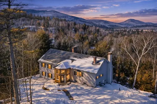 Mountainside Home In North Conway. Incredible Views, Hot Tub, Pets Allowed