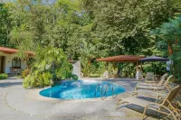 Private suite 102 with beautiful gardens, shared pool and BBQ area! - Wi-Fi