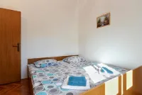 Spacious apartment in Peroj with terrace - balcón