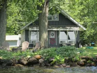 Enjoy a 4-bedroom vacation home with 75 feet of lake frontage on Chautauqua Lake - 2 stjerner