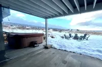 6 bedroom sleeps 22, Hot tub, and gorgeous view of Bear Lake, lots of amenities - 4-Star