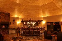 Africa Awaits Lodge & Safaris - bar