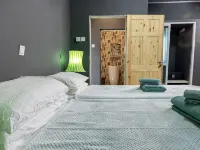 Sea-Front Suite - Sleeps 3 - Balcony - Pool Hotels in Bakau