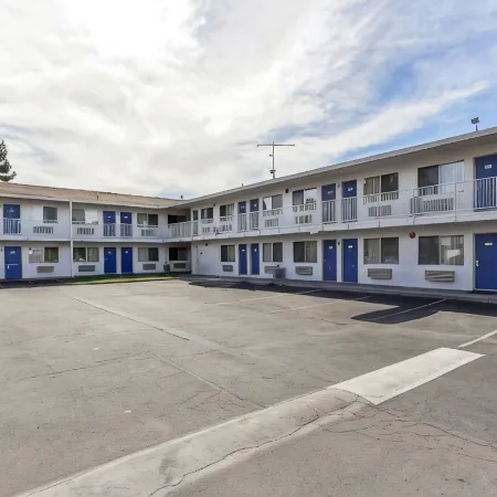 Super 8 by Wyndham Santa Clara Отели рядом с достопримечательностью «Сантана Роу»