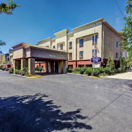 Holiday Inn Express & Suites LA JOLLA – WINDANSEA BEACH by IHG