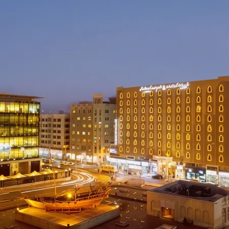 Arabian Courtyard Hotel & Spa Отели рядом с достопримечательностью «Район Бастакия»