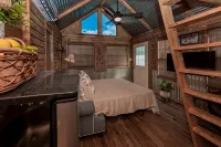 Bass-KIN on the RIver-Tiny House in F'Hope-Waterfront-Kayaks-38Min to Gulf - Alphydda