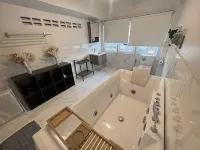 4BR House with Beautiful Rooftop near BTS Ekkamai - Villas