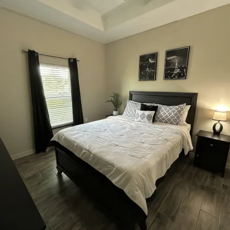 Quiet 2BR Retreat -Fenced yard -Modern Duplex