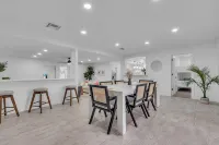Coastal Luxury 7mi to Anna Maria Private Home
