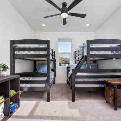 Pools, Waterslide, Lazy River / Near Zion NP & the Rush Funplex Rooms