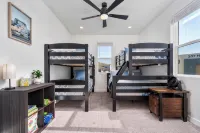 Family Friendly Pools, Waterslide, Lazy River / Near Zion NP & the Rush Funplex