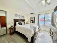 Klarissa’s by The Sea by Villa Sunbeam. Hotels in Southside