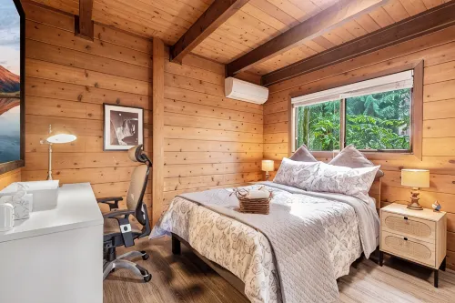 Charming 3-bedroom cabin in Woodinville with AC, WiFi