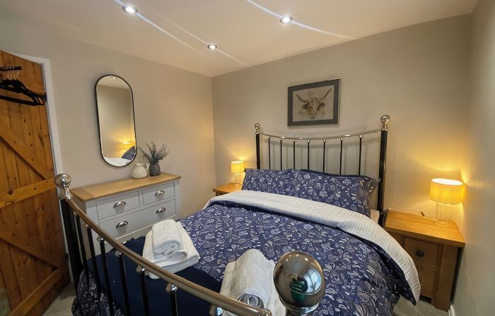 Cosy two bedroom cottage with log fire in the beautiful village of Swynnerton.