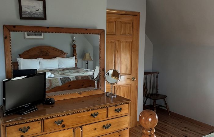 Cottage with lake view at the heart of Seneca lake
