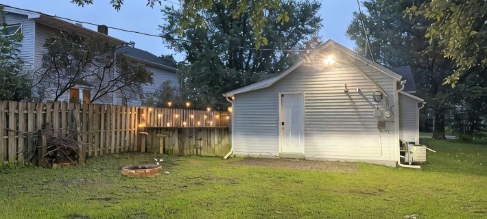 Charming 2-bedroom house with AC, WiFi in serene Black River Falls. Hotele w: Jackson County