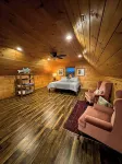 Cozy Cabin with Dock, Huge Screen-in Porch, Fire Pit, Fast WiFi and Pet Friendly - Hytter