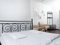 Station - Hostel for Backpackers Отели рядом с достопримечательностью «Полль»