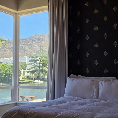 Heaven Hotels near Steenberg Railway Station
