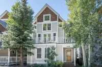 Lux Home with Gas Fireplace, Hot Tub, 8 Min to Lift 7 - Bunk Room for Kids! Home - parkir