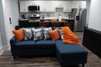 Stylish & Spacious Newark Retreat - Perfect for City Getaways! - Kitchen