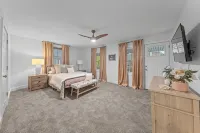 Charming 3-bedroom For Big Families in fabulous Cleveland with AC, WiFi - balcony