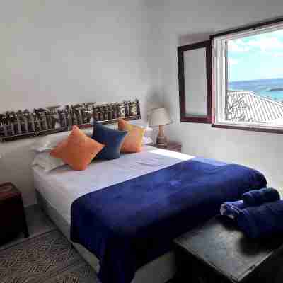 Superb house with idyllic views - 5min from the beach - close to bars & rest Rooms
