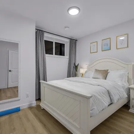 Luxury : Cozy| Modern| Clean| Spacious| easy Access to major routes in Calgary
