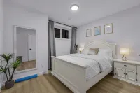 Luxury : Cozy| Modern| Clean| Spacious| easy Access to major routes in Calgary - Daireler