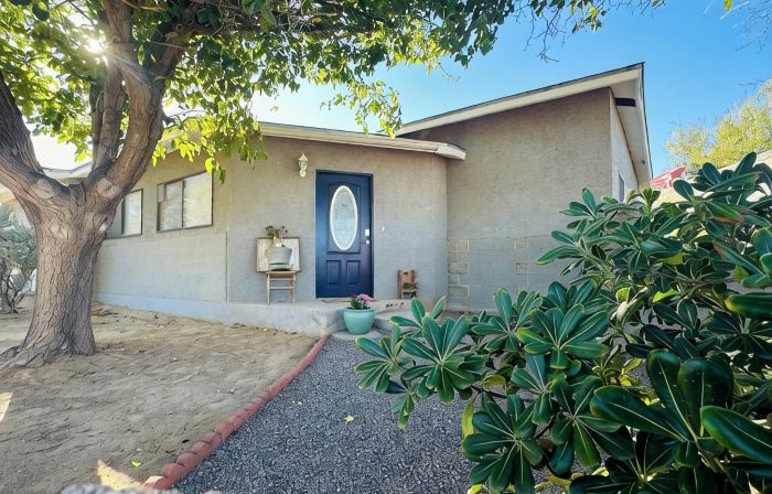 Terrific, CLEAN 4-bedroom house in Thatcher with WiFi, AC