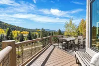 Luxury Keystone Riverfront House w/ Hot Tub, Mountain Views, Golf & Ski Access - Mountain view