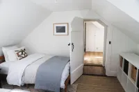 Historic Cape Cod 3BR Home in Sandwich – Walk to Beach & Dining