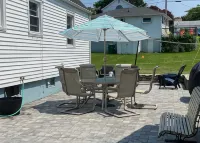 Charming private home. Walk to beach, restaurants, entrance to the Cliff Walk! - บังกะโล