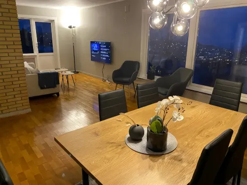 Big central house with a view, free parking(E31) - โฮมสเตย์