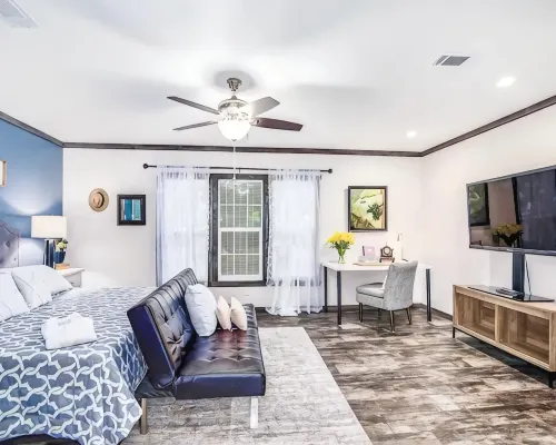Coco Villa-Hot tub,kayak,paddle,VOLLEYBALL&GAMES! Hotels in Trinity County