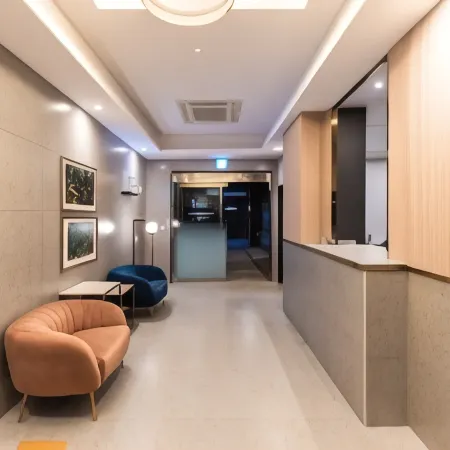 Brown Dot Hotel Jeonggwan Отели рядом с достопримечательностью «Цветочный магазин Cheonggwang Florist»
