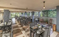 The Mountain Courtyard Thekkady