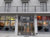 Brxxl 5 City Centre Hostel Отели рядом с достопримечательностью «Станция метро Lemonnier»
