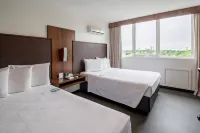 Hotel Deville Prime Maringá - 4-Star