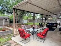 Family Friendly Central Retreat with Covered Patio, AC, Fenced Yard - 3성급