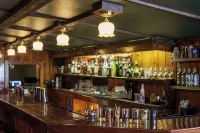 Rock Creek Resort - bar