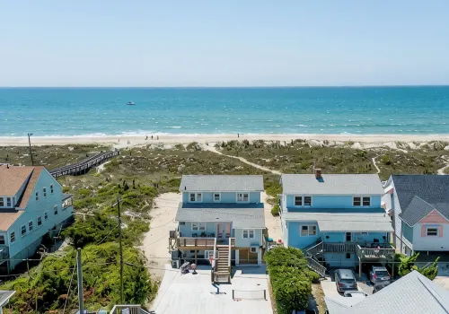 Oceanfront Family Cottage: Hot Tub, Heated Pool. Game Room & Stunning Beach View - 4-Star