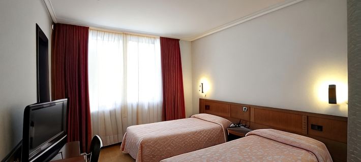 Santacruz Hotels in Oviedo